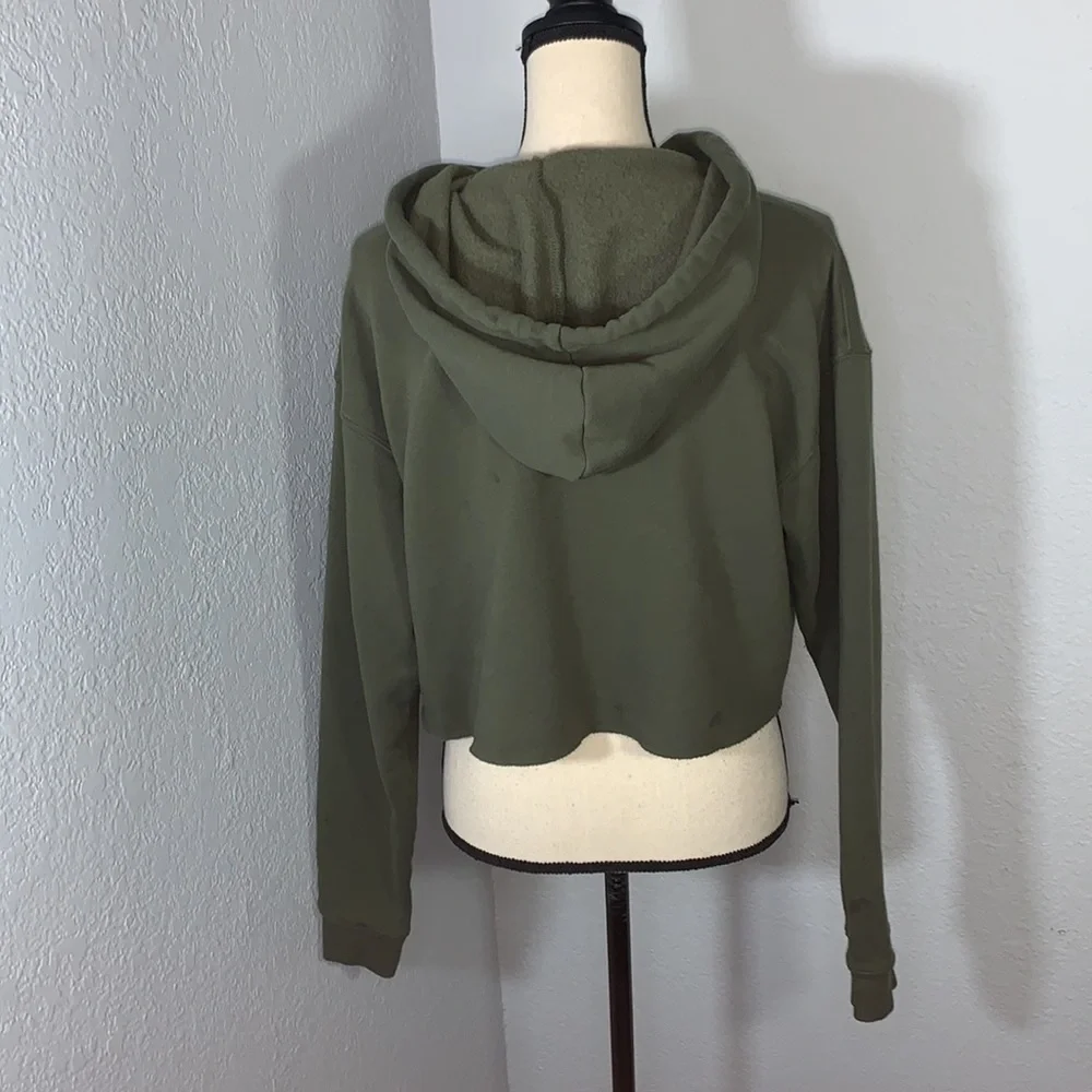 Wild Fable Olive Green Cropped Hoodie Raw Hem Athleisure Size Medium - Picture 6 of 12